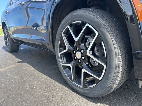 Used 2025 Chevrolet Traverse High Country image 11