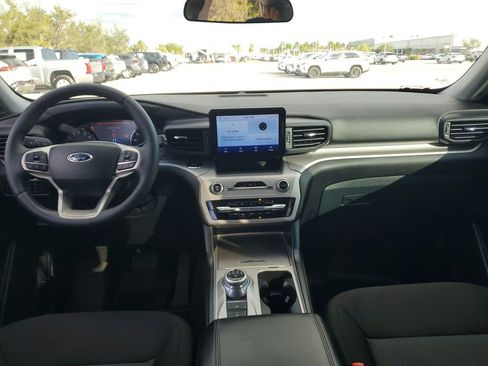 Used 2024 Ford Explorer XLT image 24