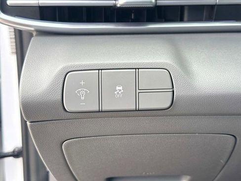 Used 2025 Hyundai Elantra SEL FWD image 27