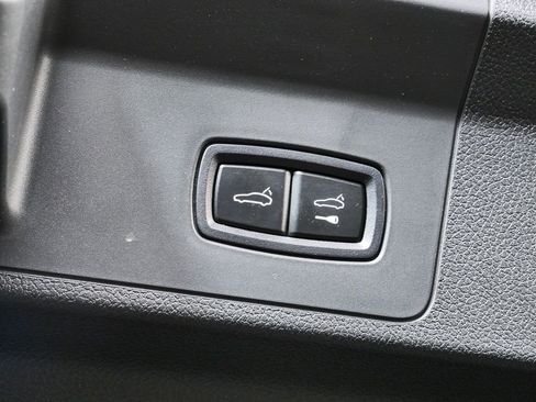 Certified 2025 Porsche Panamera 4 AWD/4WD image 37