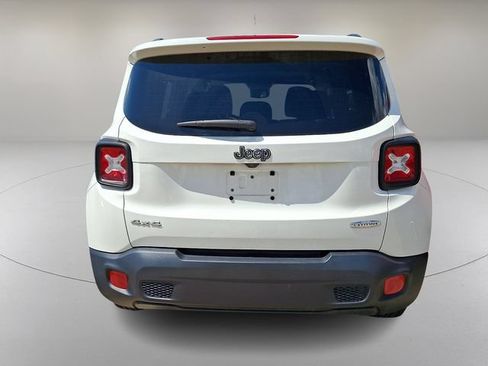 Used 2017 Jeep Renegade Latitude w/ Popular Equipment Group AWD/4WD image 6