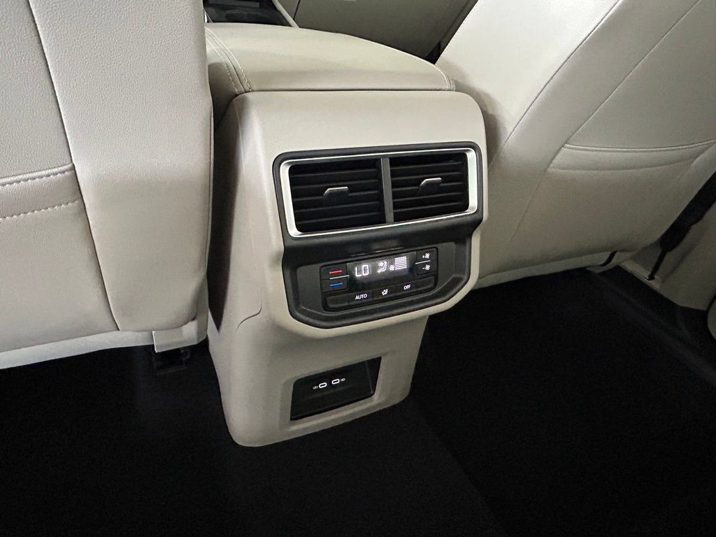 Used 2024 Volkswagen Atlas SE FWD image 44
