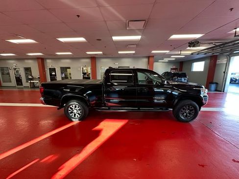 Used 2023 Toyota Tacoma SR5 AWD/4WD image 3