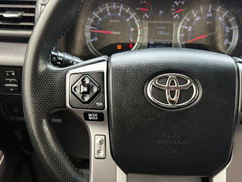 Used 2018 Toyota 4Runner SR5 AWD/4WD image 28