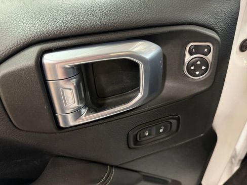 Used 2021 Jeep Wrangler Unlimited Sahara AWD/4WD image 26