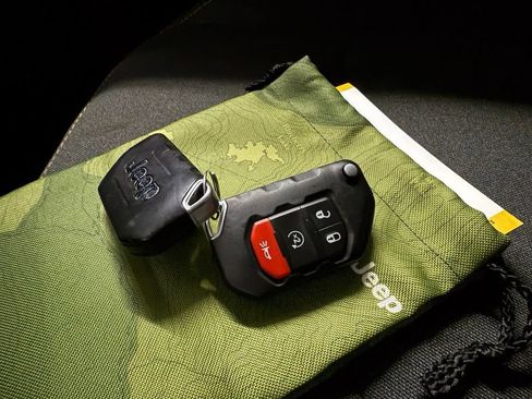 Used 2024 Jeep Wrangler Unlimited w/ Convenience Group AWD/4WD image 28