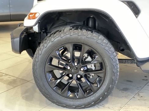 Used 2021 Jeep Wrangler Sahara w/ Safety Group image 12