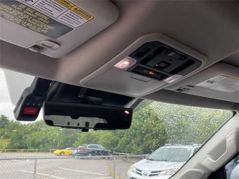 Used 2024 Toyota Sequoia Limited image 31