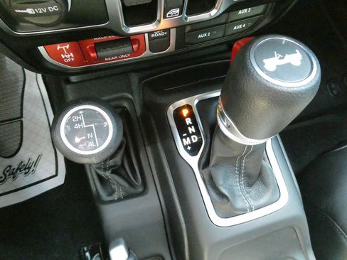 Used 2025 Jeep Wrangler Unlimited Sport AWD/4WD image 28