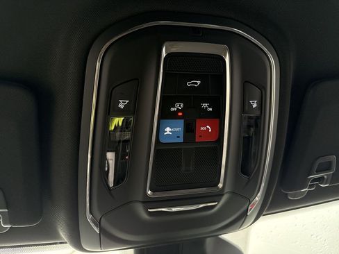 New 2025 Jeep Grand Cherokee Altitude image 16