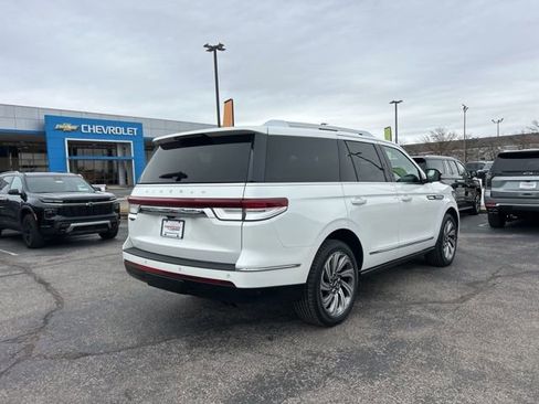 Used 2023 Lincoln Navigator Reserve image 3