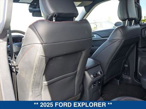 Used 2025 Ford Explorer ST-Line w/ Premium Package image 22