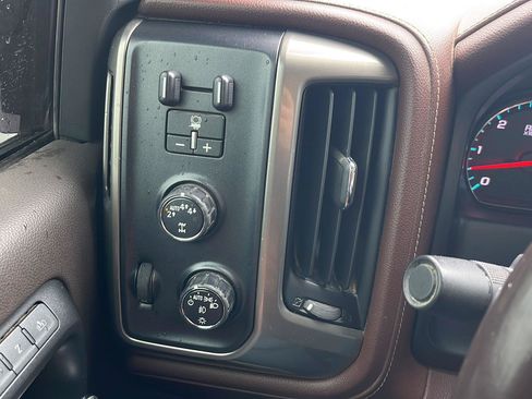 Used 2018 Chevrolet Silverado 1500 High Country AWD/4WD image 14
