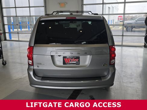 Used 2017 Dodge Grand Caravan SXT image 13