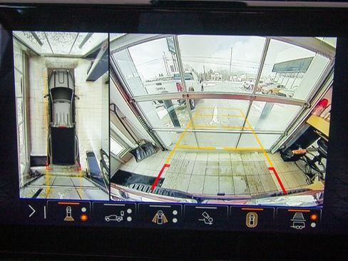 Used 2024 GMC Sierra 3500 Denali image 12