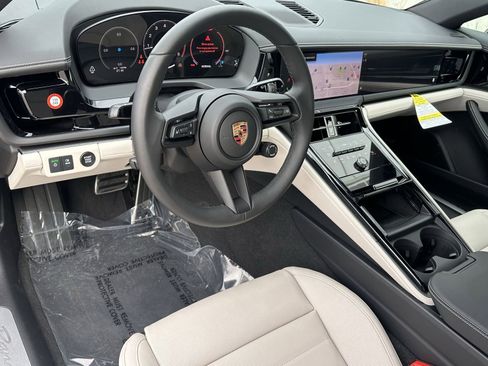 New 2026 Porsche Panamera 4 image 4