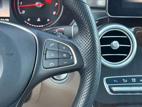 Used 2019 Mercedes-Benz GLC 300 4MATIC image 30