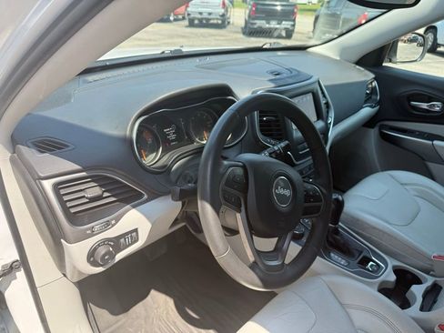 Certified 2021 Jeep Cherokee Latitude Lux w/ Mopar Interior Package image 9
