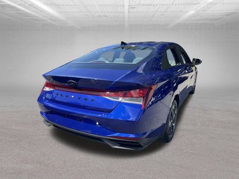 Used 2023 Hyundai Elantra SEL w/ Convenience Package FWD image 8