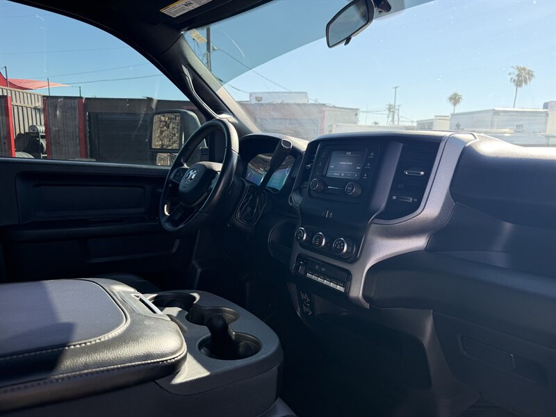 Used 2024 RAM 5500 Tradesman w/ Chrome Appearance Group RWD image 19