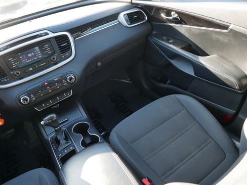 Used 2016 Kia Sorento LX w/ LX Convenience Package image 11