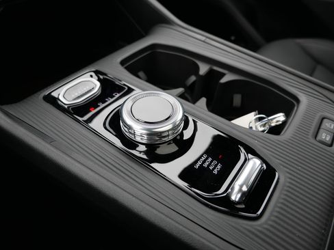 New 2026 Jeep Cherokee Overland image 16