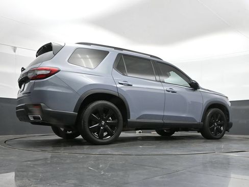 Used 2025 Honda Pilot Black Edition image 33