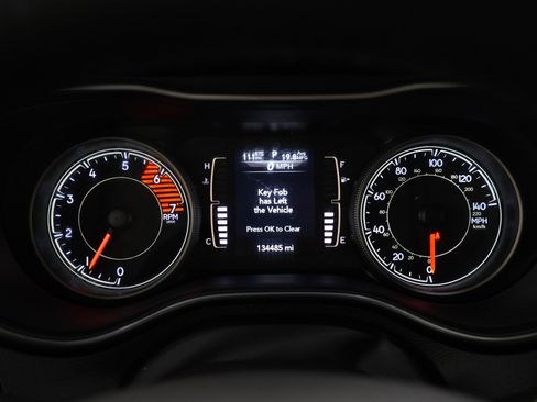 Used 2019 Jeep Cherokee Latitude Plus w/ Comfort/Convenience Group AWD/4WD image 22