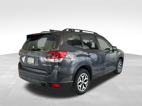 Used 2022 Subaru Forester Premium image 7