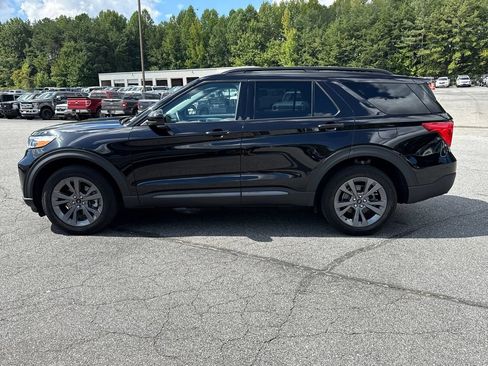 Used 2023 Ford Explorer XLT w/ Equipment Group 202A AWD/4WD image 4