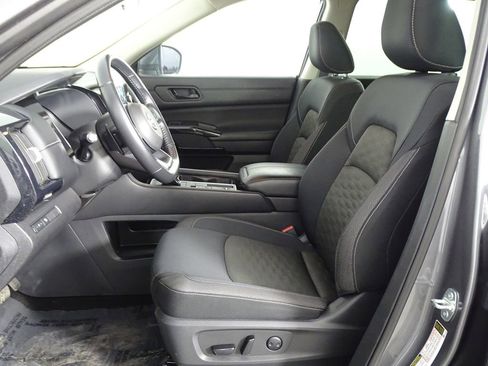 Used 2024 Nissan Pathfinder SV image 7