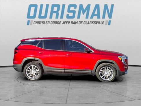Used 2022 GMC Terrain SLT w/ Infotainment Package II image 2