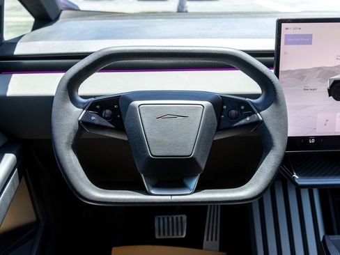 Used 2024 Tesla Cybertruck AWD Crew Cab image 33
