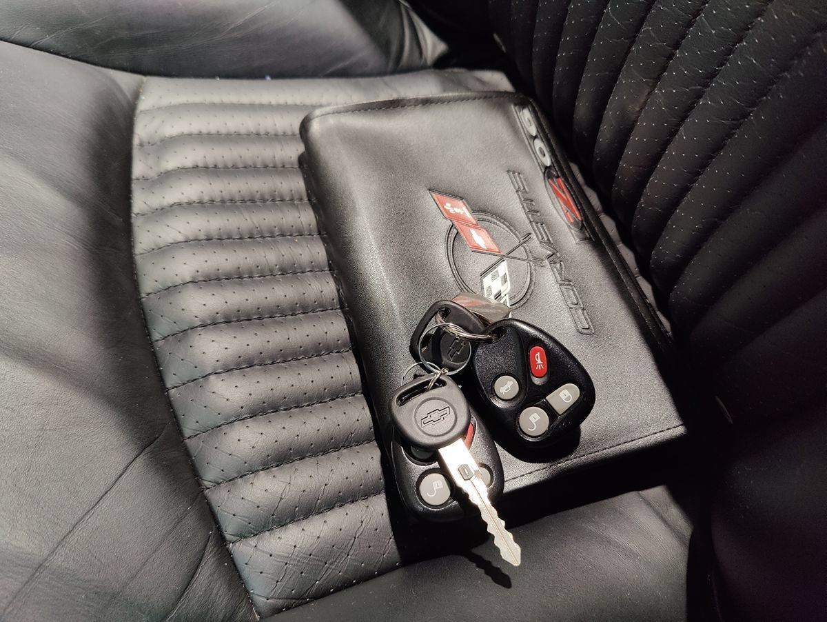 Used 2004 Chevrolet Corvette Z06 w/ Memory Package RWD image 33