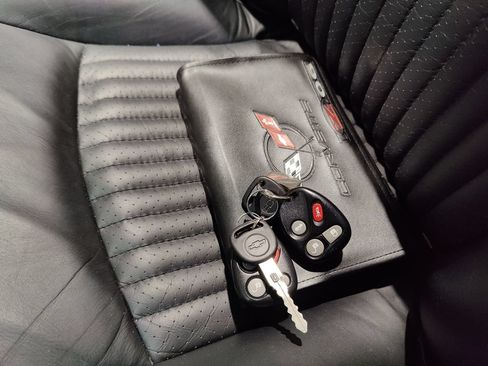 Used 2004 Chevrolet Corvette Z06 w/ Memory Package RWD image 33