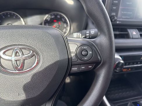 Used 2020 Toyota RAV4 XLE image 24