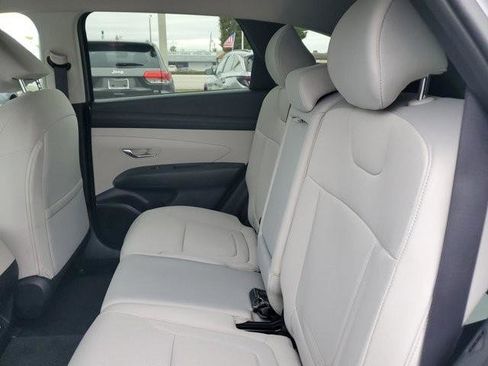 Certified 2025 Hyundai Tucson SE image 19