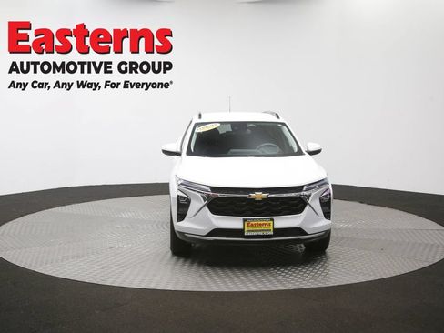 Used 2025 Chevrolet Trax LT FWD image 52