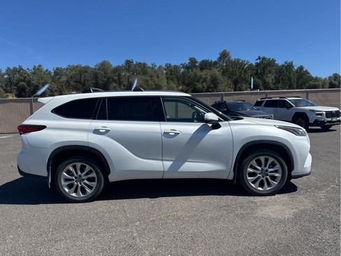 Used 2022 Toyota Highlander Limited AWD/4WD image 4