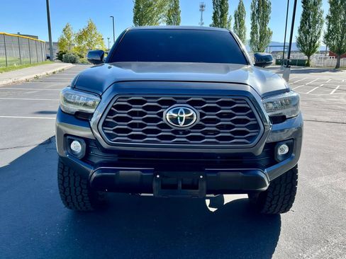 Used 2020 Toyota Tacoma TRD Off-Road w/ TRD Premium Off Road Package AWD/4WD image 12