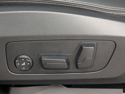 Used 2025 BMW X2 xDrive28i image 12