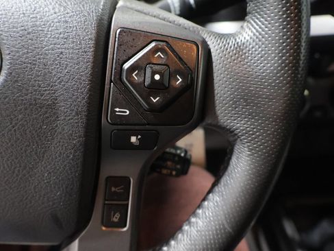 Used 2018 Toyota Tacoma TRD Sport AWD/4WD image 33