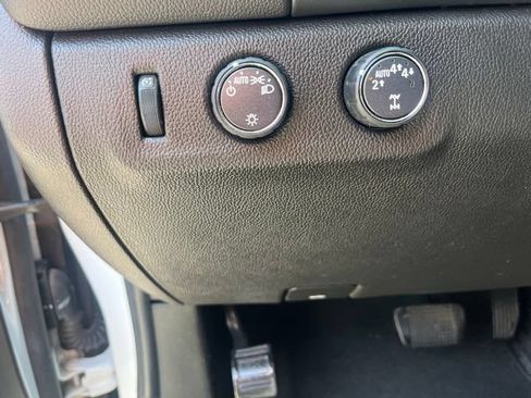 Used 2021 Chevrolet Colorado LT AWD/4WD image 18