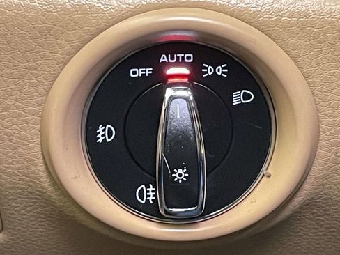 Used 2016 Porsche Cayenne S image 39