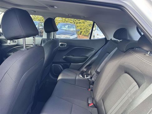 Used 2022 Hyundai Venue SEL w/ Cargo Package image 8