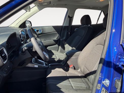 New 2025 Hyundai Venue SEL image 9