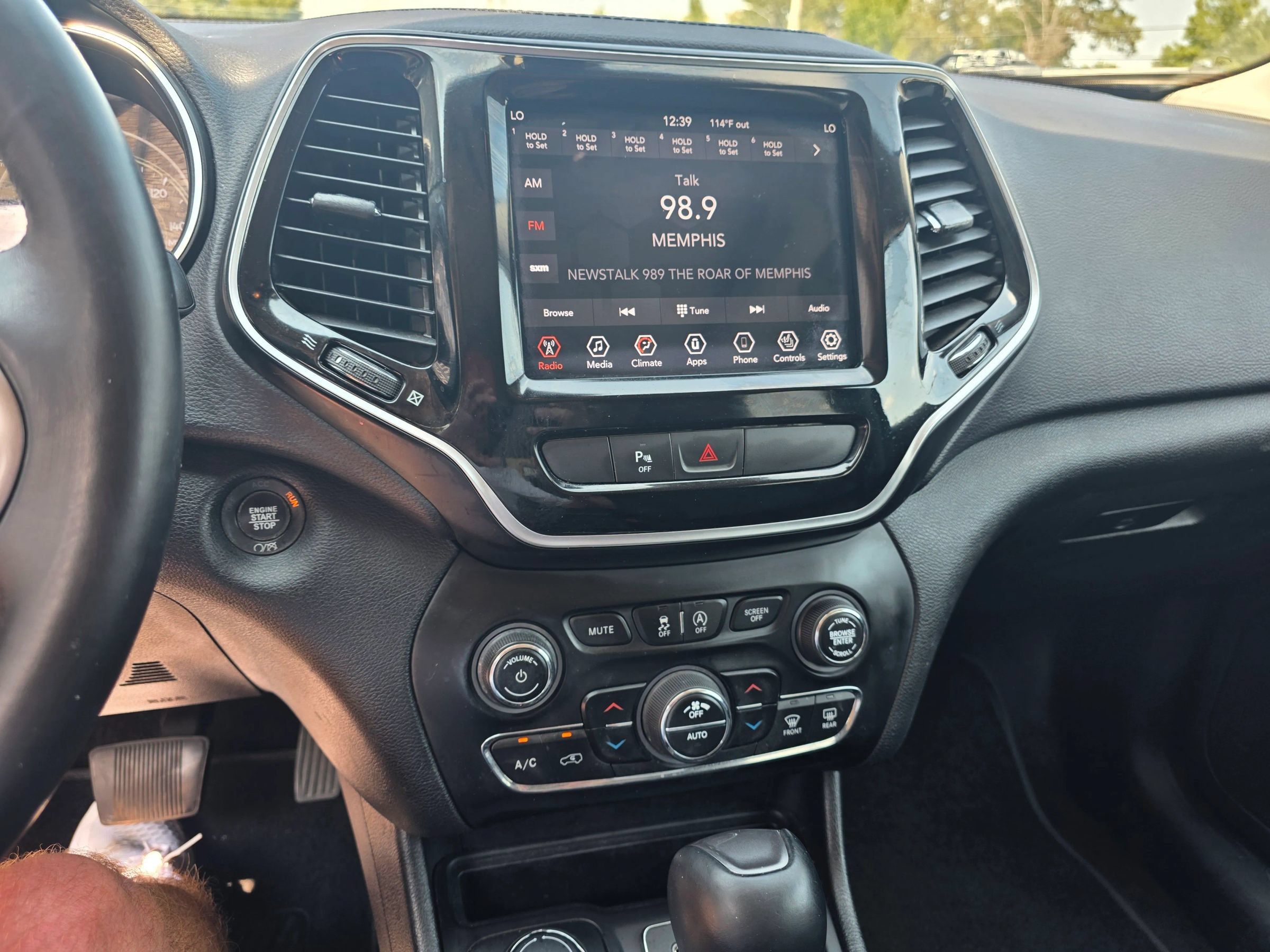 Used 2019 Jeep Cherokee Limited AWD/4WD image 16