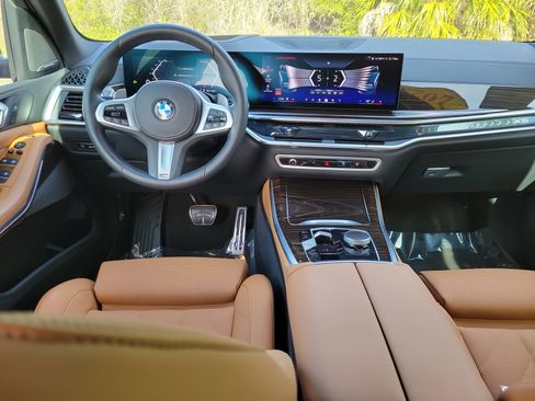 Used 2025 BMW X5 sDrive40i w/ M Sport Package image 14