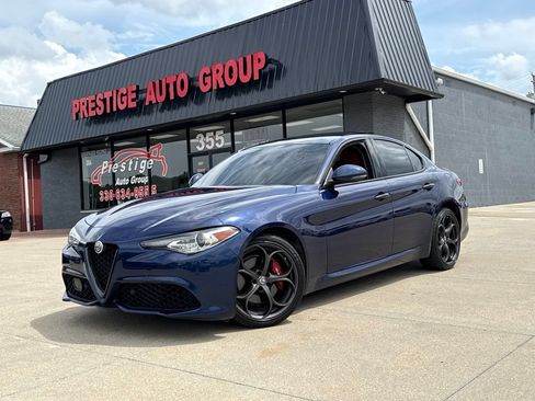 Used 2019 Alfa Romeo Giulia Ti Sport w/ Quick Order Package 22S Sport AWD/4WD image 23