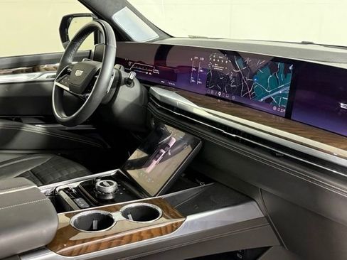 Certified 2025 Cadillac Escalade ESV Sport Platinum AWD/4WD image 33
